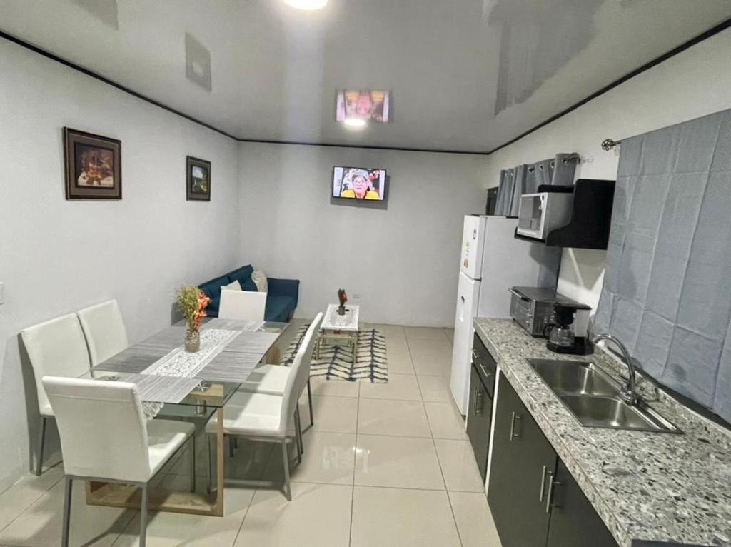 Apartamentos Cielo #1, Airport Juan Santamaria Alajuela Екстериор снимка